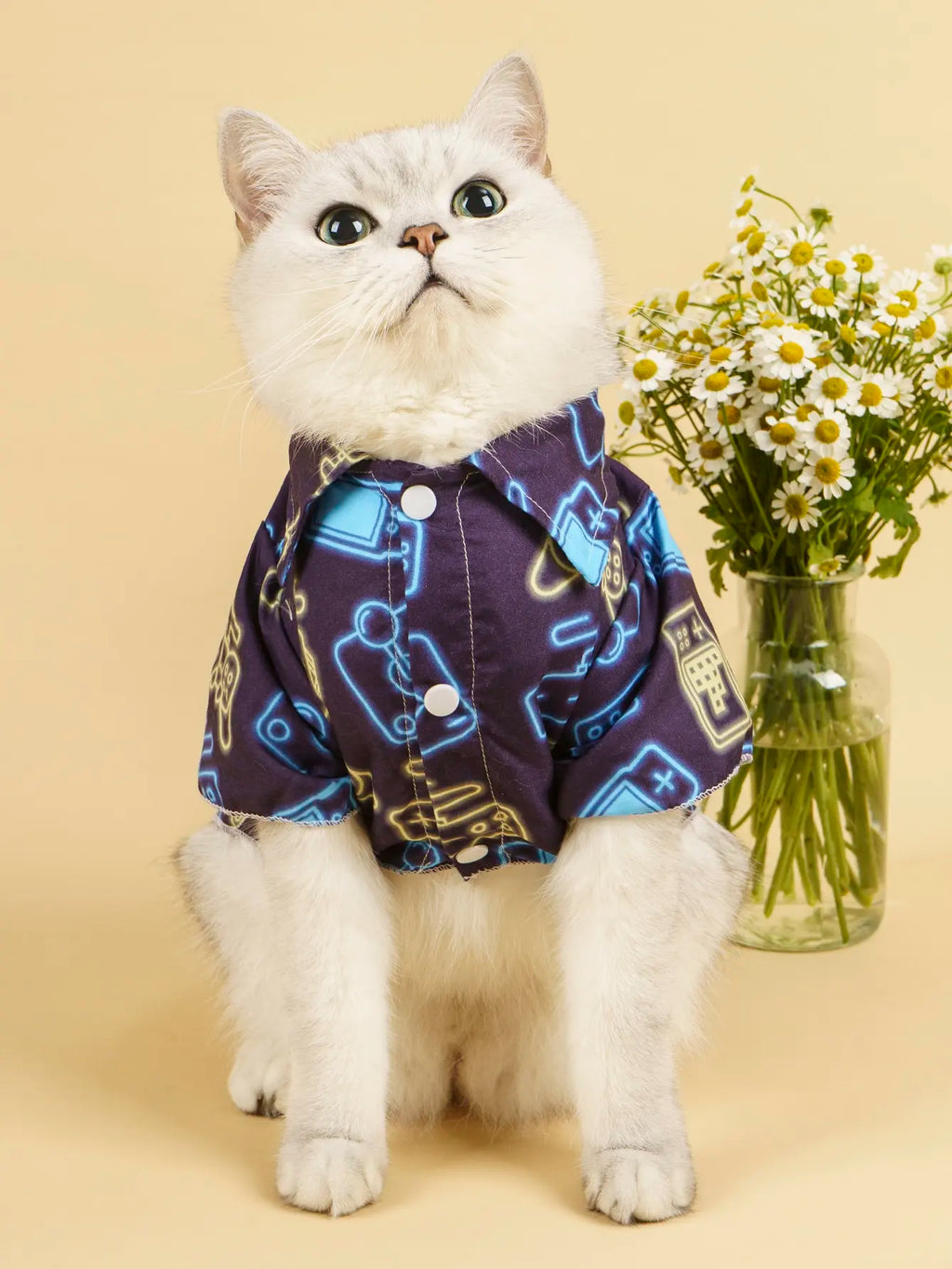 Pet clothes: dog and cat shirts are light, breathable, comfortable, rich in patterns, simple, generous, fresh and cute, suitable